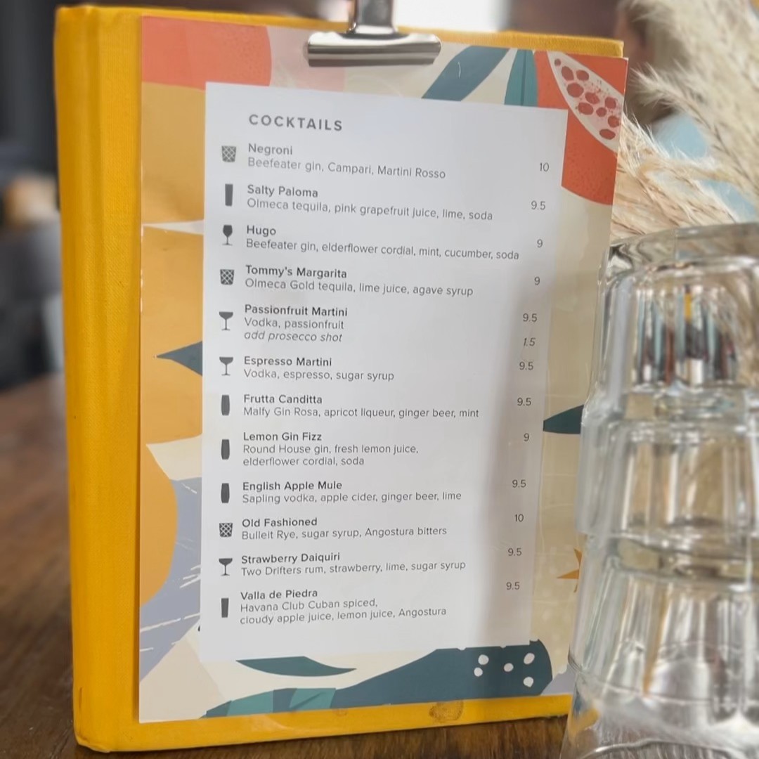 Button_Factory's tweet image. HAPPY VALENTINES DAY ❤️🎉

Looking for a last minute hotspot for your date night?🍷 Nothing says &apos;I Love You&apos; like a gorgeous dinner and a cheeky bottle of wine✨

We have limited walk ups available tonight, don&apos;t miss out lovebirds!