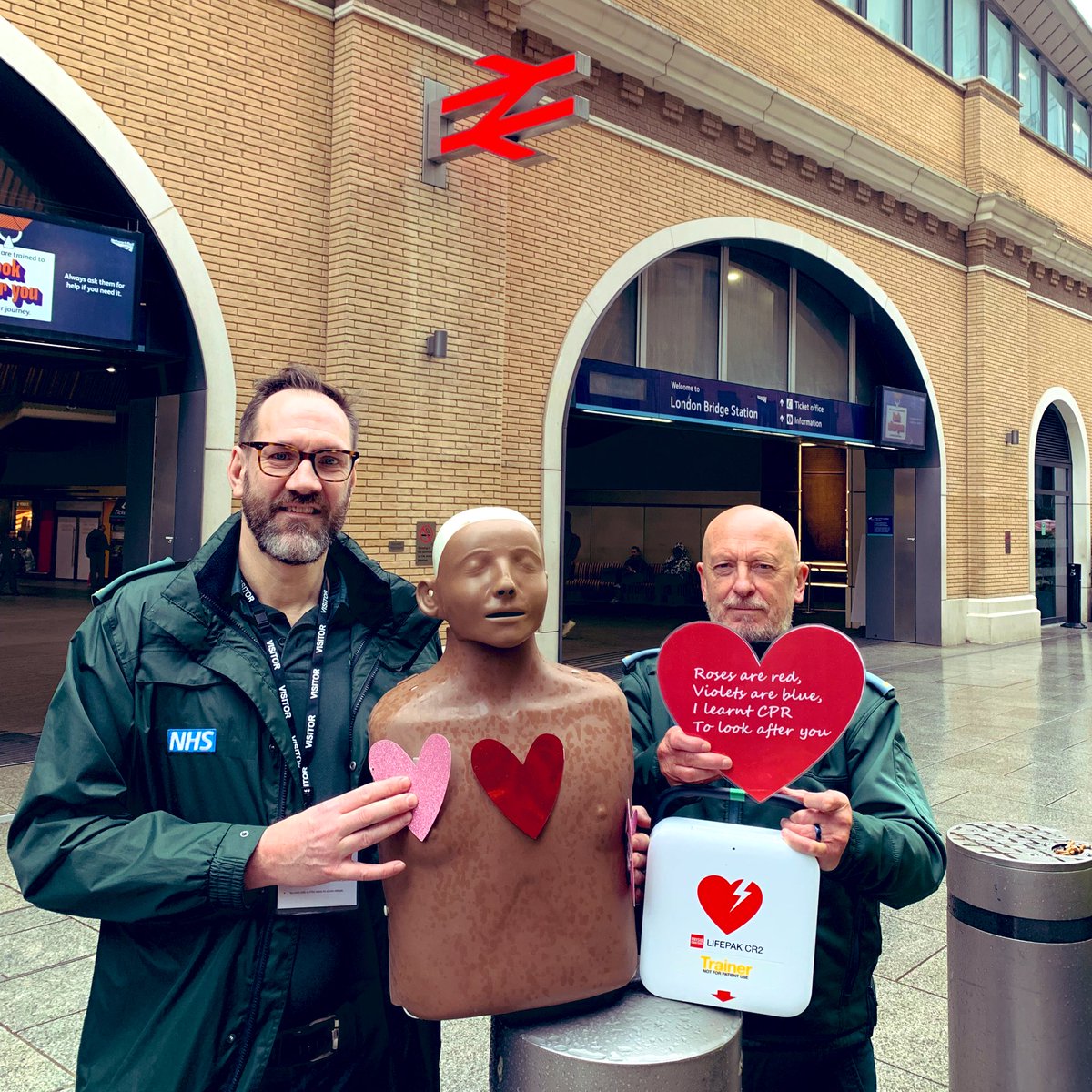 Our first #ValentinesDay gift for you 💕 Free CPR and defib training at #LondonBridge Railway station from now until 15:00 👋 Get out of the rain and find Sean, Gary and team at our #LondonLifesavers pop-up (by the heart meeting point!) #RestartAHeart #HeartMonth