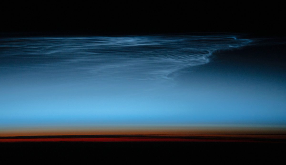 On 10 February 2024 astronaut @AstroJaws aboard #ISS took this image of #noctilucentclouds (#nlc) from over the southern Pacific Ocean. Original eol.jsc.nasa.gov/SearchPhotos/p… @DaveAtCOGS @AnnQld1 45/n