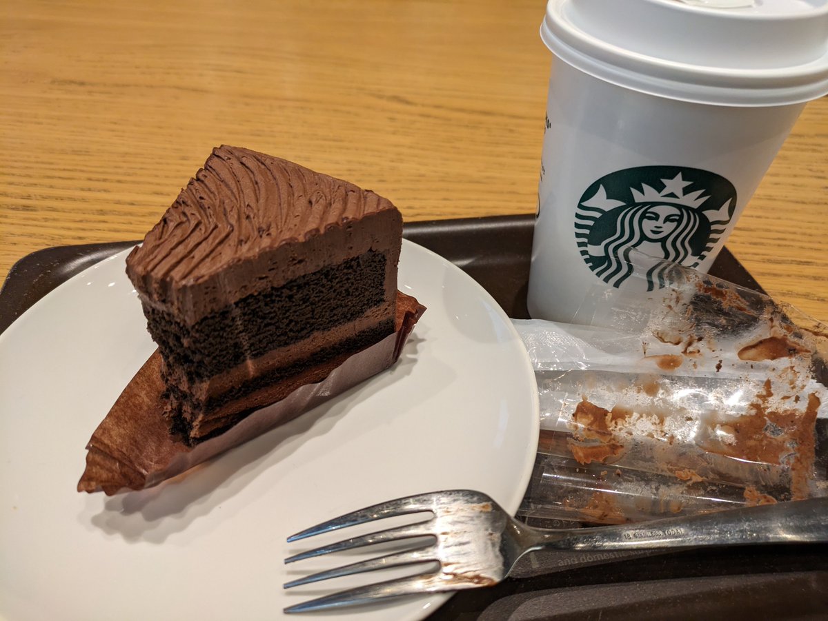Danileve4's tweet photo. チョコレートはもらっていませんが、チョコレートケーキはとても美味しいですよ！ https://t.co/HX1u2oaaIB