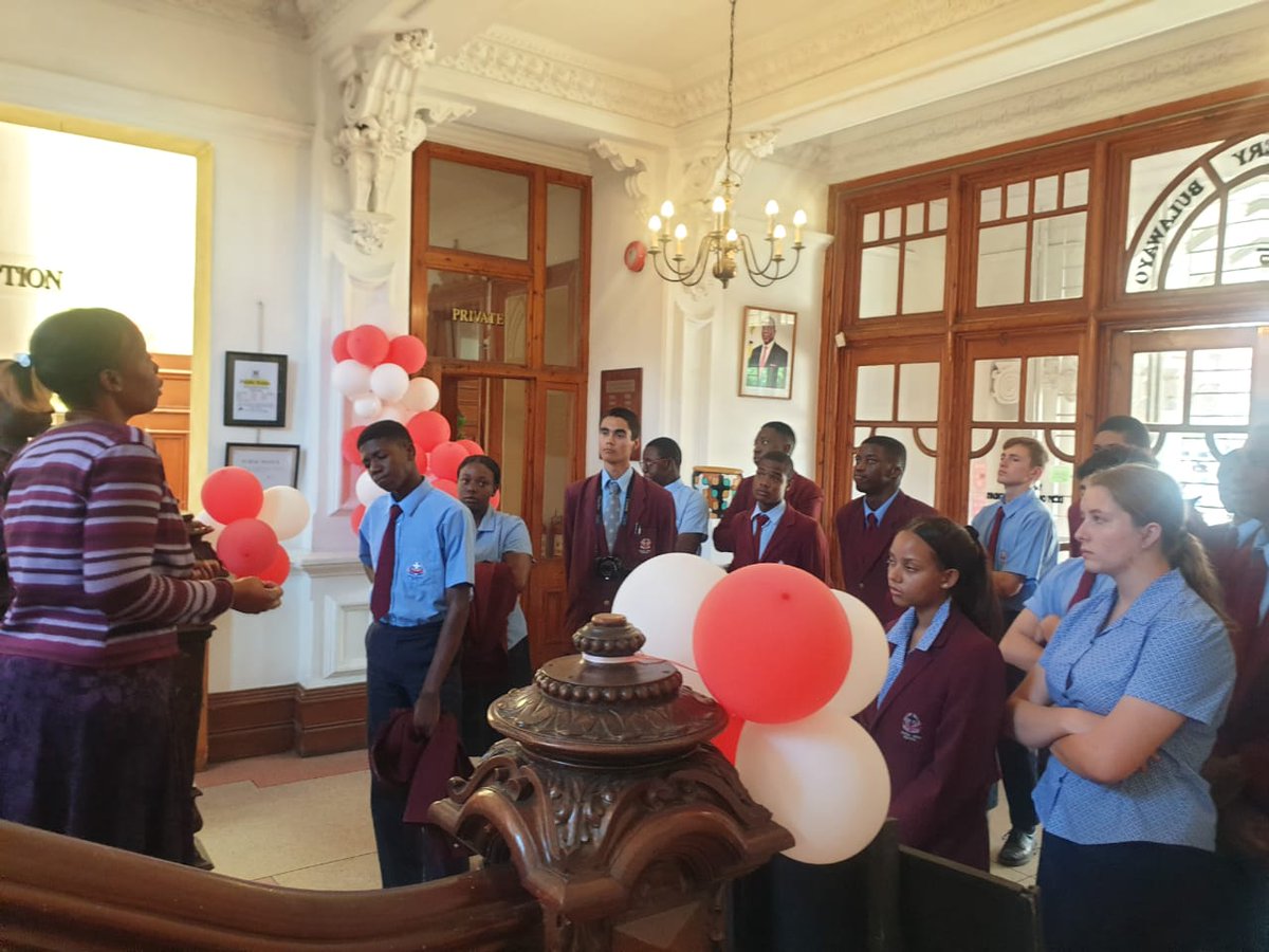 BYOgallery's tweet photo. 𝗚𝘂𝗶𝗱𝗲𝗱𝗧𝗼𝘂𝗿𝗔𝗹𝗲𝗿𝘁
@petracollegebyo is touring the gallery with 15 learners &amp; 3 teachers. Exhibitions on view are #AnnualProvincialExhibition, #LandscapVibrance, #VisualExpression &amp; #SiboneOkunye. To book a tour of the gallery call +29270721 or email sabona@mweb.co.zw https://t.co/iJWxBSzGYN