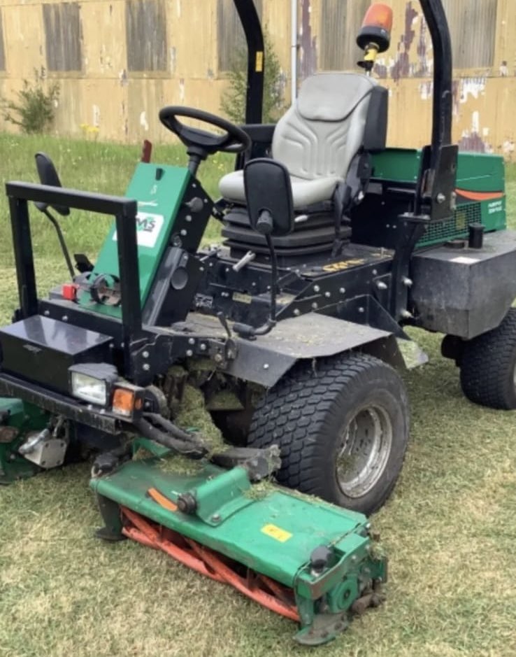 Lavvyfc's tweet photo. THEFT🚨‼️😡 sadly over the weekend we had our ride on mower &amp; various pieces of machinery stolen from our club!

Mower ‘14 plate. Parkway 2250+ 

Would be great for clubs to share this for us incase anyone is contacted about them. 

DM for info,or crime number 

#Bulldogs💚⚽️🐶 https://t.co/pu8G59Wm4T