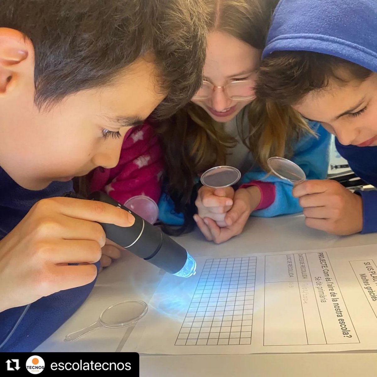 MULTIPLIERS_'s tweet photo. 5th grade students from @escolatecnos continue with activities from our #airpollution project! They analyzed collected samples to draw conclusions about the quality of the air they breathe at school #scienceeducation https://t.co/JTsqN3CVy2