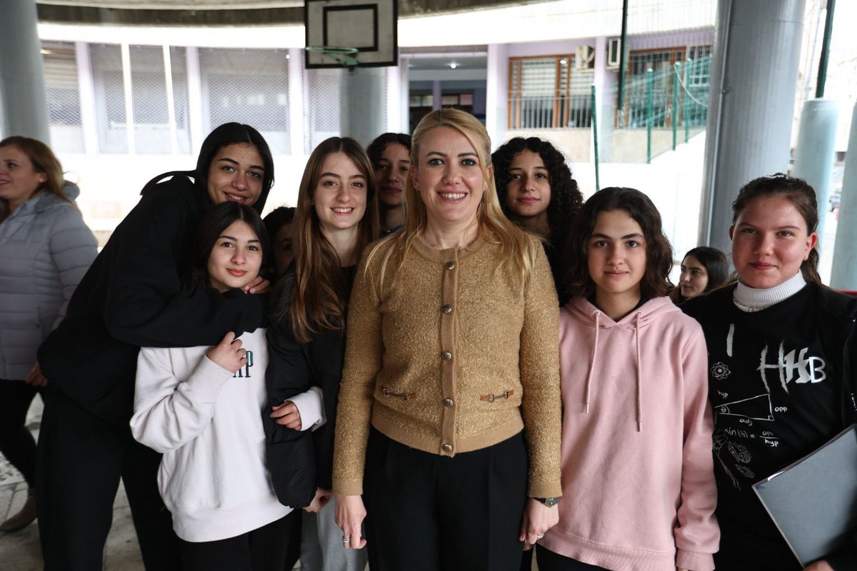 SenizDogan20's tweet photo. Hacı Halil Bektaş Ortaokulu’nun şehitlerimiz için düzenlediği lokma hayrına katıldım. Allah hayırlarını kabul etsin. Tüm şehitlerimize Allah’tan rahmet, ailelerine başsağlığı diliyorum. https://t.co/Lt5VtfRWlz