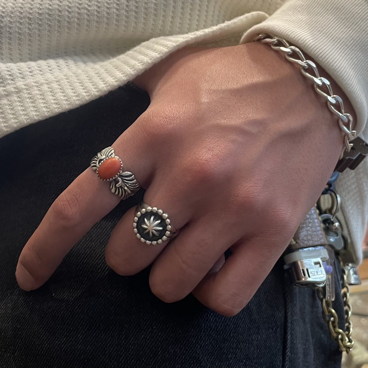 horizon_t's tweet photo. New
-✴︎Native✴︎-
-INDIAN✴︎JEWELRY-Navajo-
・Concho・stamp work
✴︎
¥13,035-(tax in)
✴︎✴︎✴︎✴︎✴︎
¥27,720-(tax in)
#native #indian #indianjewelry #navajo #stampwork #silver #bangle #accessory #horizon #horizontachikawa #tachikawa #concho https://t.co/wG4gJ1fS4j