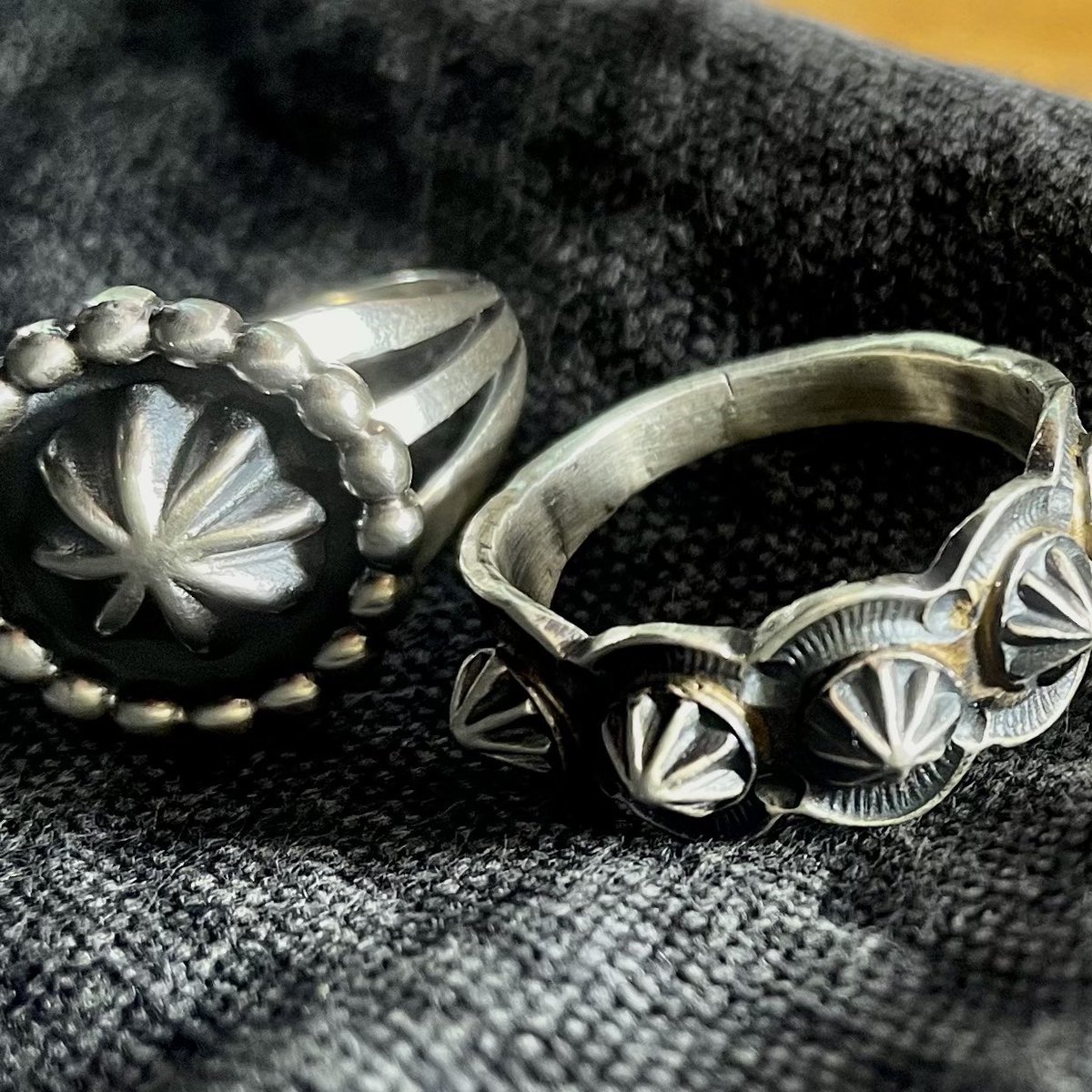 horizon_t's tweet photo. New
-✴︎Native✴︎-
-INDIAN✴︎JEWELRY-Navajo-
・Concho・stamp work
✴︎
¥13,035-(tax in)
✴︎✴︎✴︎✴︎✴︎
¥27,720-(tax in)
#native #indian #indianjewelry #navajo #stampwork #silver #bangle #accessory #horizon #horizontachikawa #tachikawa #concho https://t.co/wG4gJ1fS4j