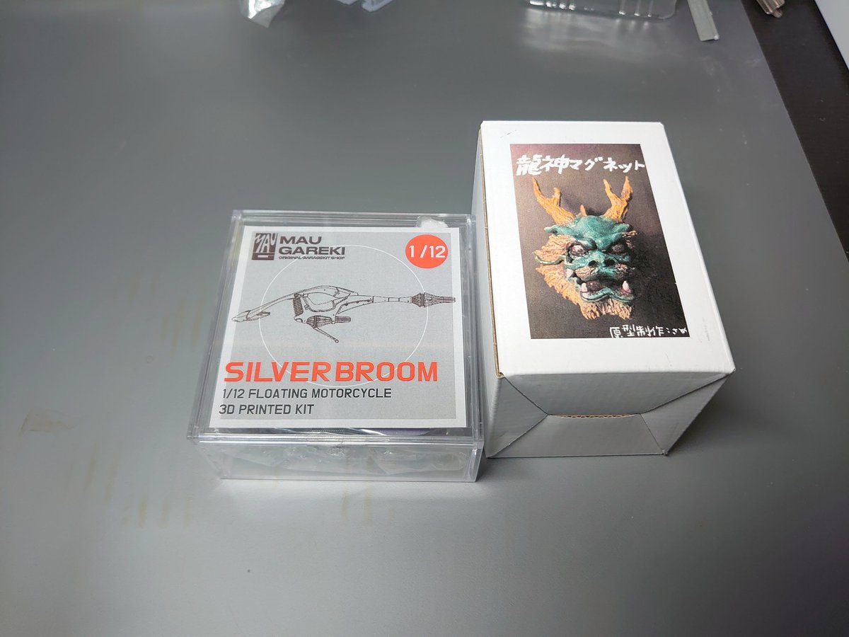 144_1moderinngu's tweet photo. WF戦利品。今回はさめさんがディーラーとして参加するとのことで驚きましたが中々塗りごたえのある龍で楽しみです。そして昨年買い損ねたよめさんのKATO太君やっと購入出来ました！がわずきんさんのパーカーコーギーは当日発売を知ったので驚きましたw https://t.co/ExF9ayxVtp