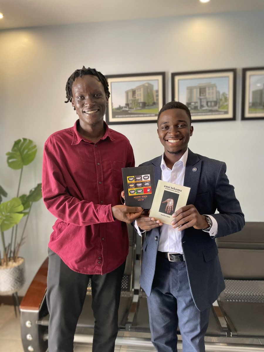 Embracing the literary richness of Uganda with @SseboLule , a remarkable poet and author. Holding his works, 'Ebitonome Ebitasesa' and the latest 'Ensi tekoma n’ebitonome ebirala,' supporting the vibrant poetry scene in Uganda. 📚🇺🇬 #UgandanPoetry #SebboLule #LiteraryJourney