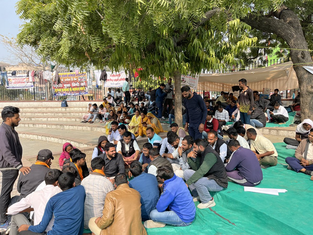 #जयपुर: राजीव गांधी युवा मित्रो को 33 दिनों के बाद भी धरना प्रदर्शन जारी, @BhajanlalBjp #RYM_को_बहाल_करों #rym_की_सुनो_पुकार #RYMP_NeedAChance #युवामित्र_पूछे_बहाली_कब #युवा_मित्रो_के_खून_के_पत्रों_का_जवाब_दो #युवा_मित्रों_को_बहाल_करो #Ira_Bose