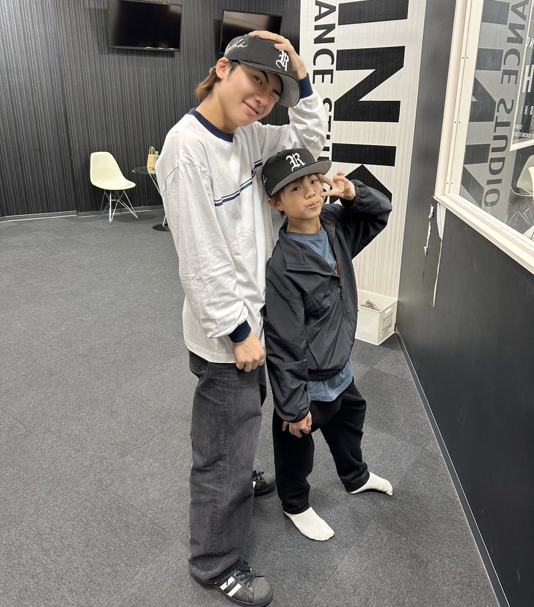 RIEHATA atmos pink NEW ERA キャップ 岸優太神宮寺勇太 RIEHATA atmos pink NEW ERA キャップ 岸優太神宮寺勇太 - メルカリ