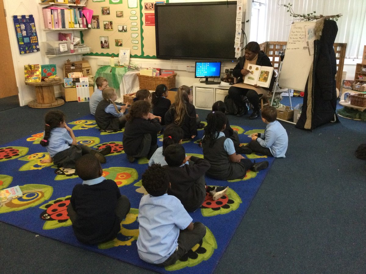 OurLady_Hitchin's tweet image. Mrs Akinyemi came in and read an all-time favourite 'The Gruffalo'. The children sat in awe at her amazing story telling!

#OurLadyCatholicPrimarySchool #SecretReader