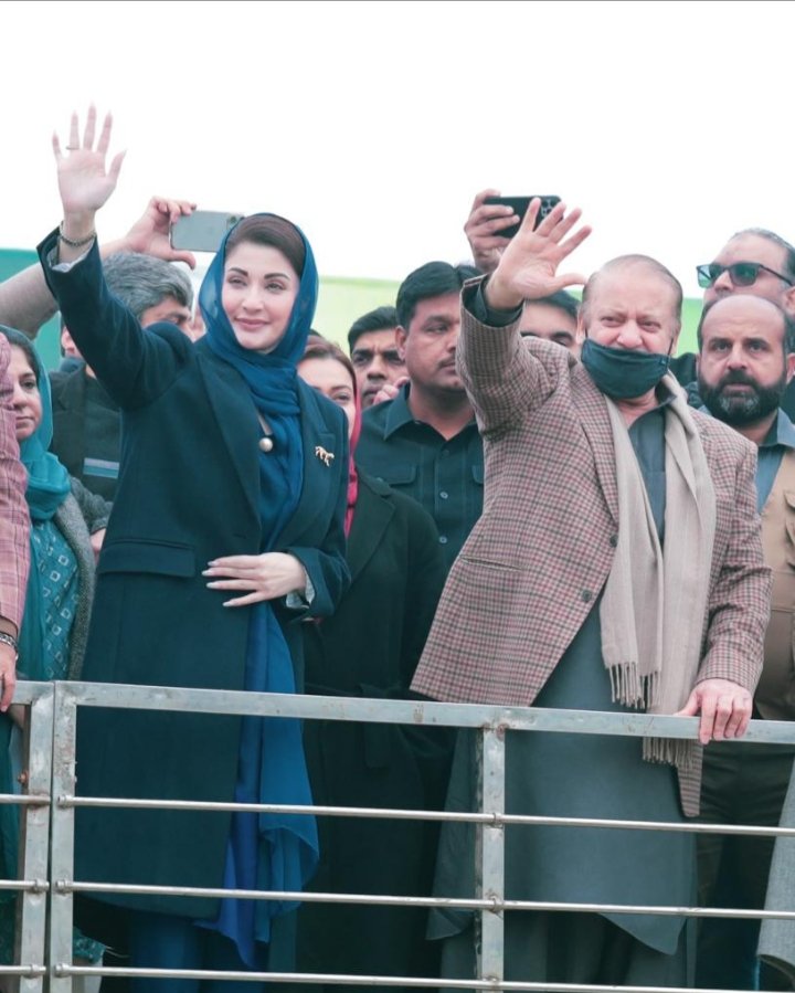 مریم نواز کی وزارت اعلی بارے آپ لوگوں کے کیا تاثرات ہیں؟ میرا تو خیال ہے کہ مریم میں اس عہدے کیلئے تجربے کا فقدان ہے اور آج کل کے حالات میں یہ فیصلہ پارٹی پر خاندانی چھاپ بڑا دے گا جس کی وجہ سے نوجوان ووٹر متنفر ہوگا۔