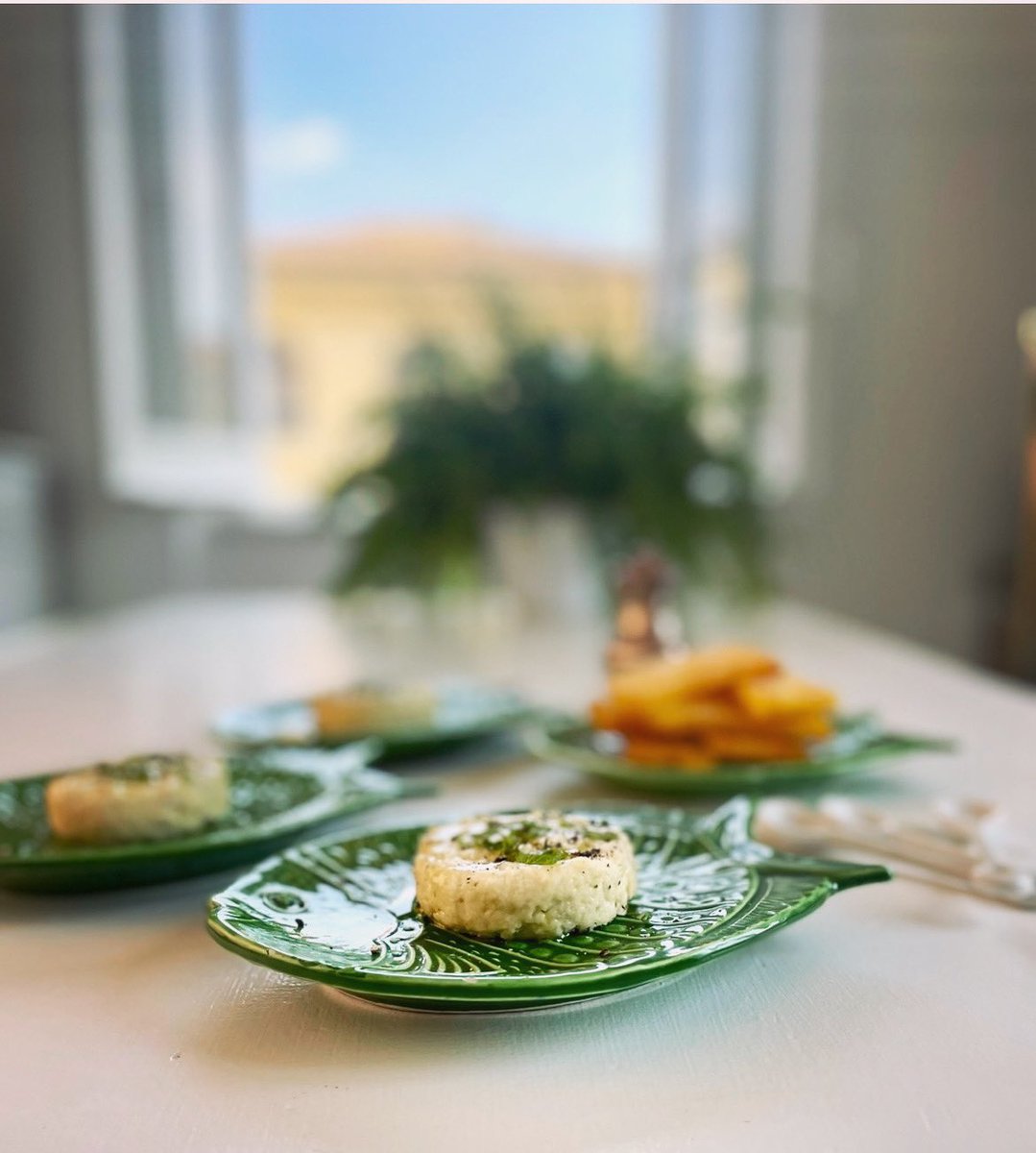 luisannamesseri's tweet photo. Oggi è Mercoledì delle Ceneri. Comincia la Quaresima ma è anche San Valentino. E allora come coniugare le due cose a tavola? Ma col #baccalà piatto di magro che però non avvilisce troppo… la #brandade che il mio #Artusi chiamava Baccalà Montebianco. La ricetta sul mio Instagram https://t.co/KrHNY33sMl