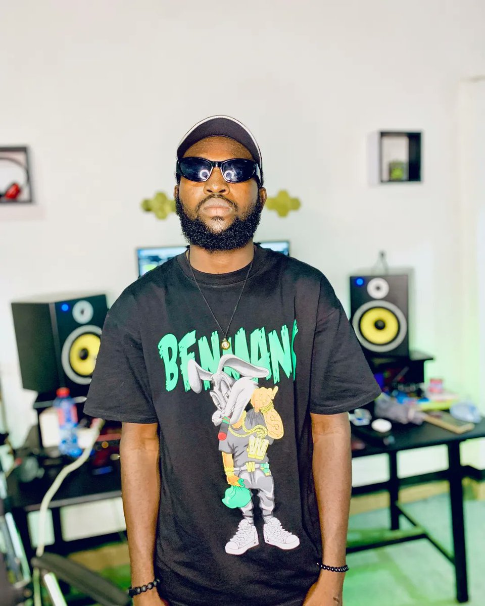 LinkingBwoy_Gh's tweet photo. MUSIC WORLD 🌍🦅😎 
BIG ZEAL 💫🙏 
#bigzeal
#FolloForFolloBack 
#Chapterz https://t.co/rm3wO8X4y4