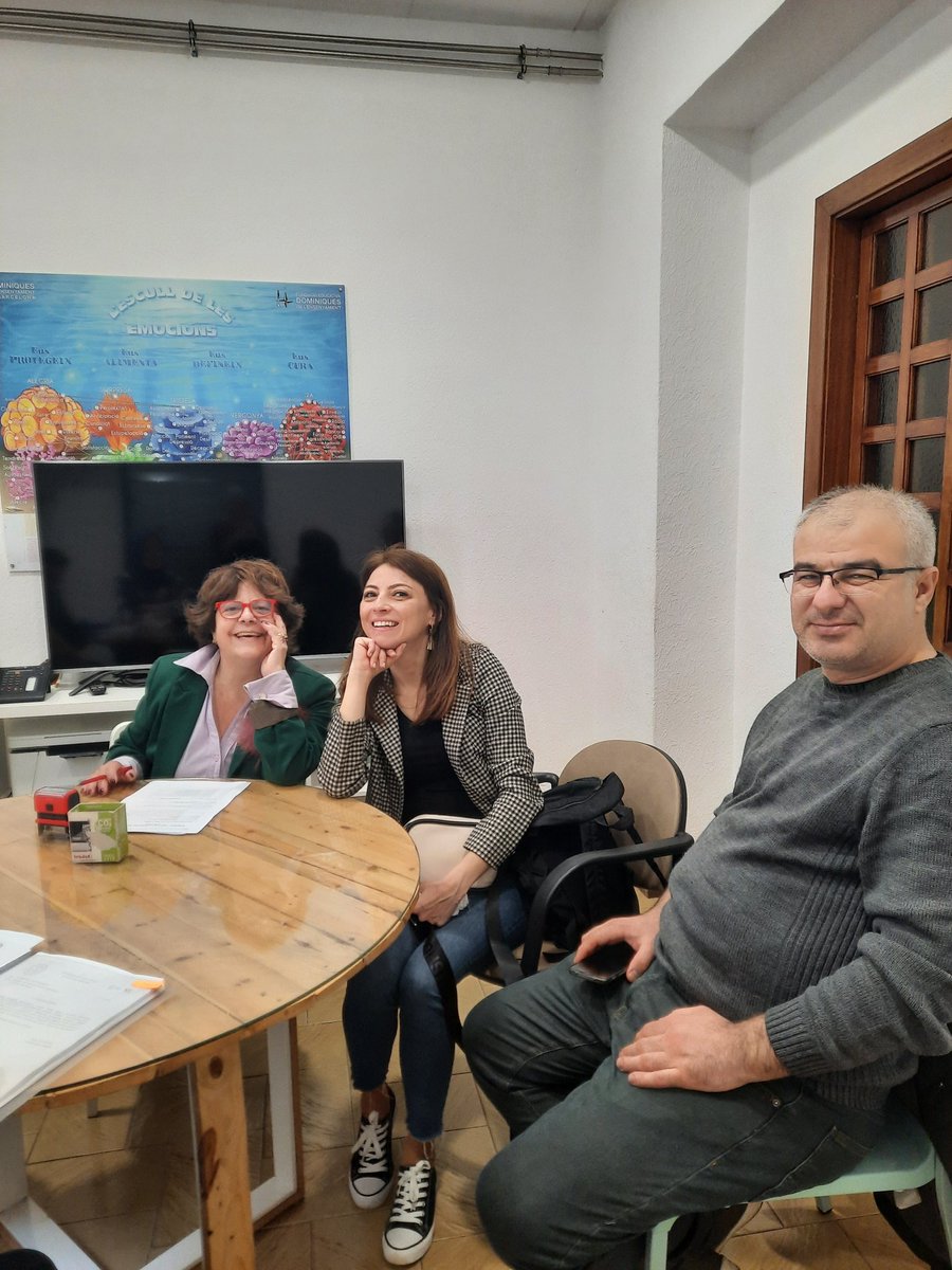 5. Gün: Sertifika Töreni, Dominiques Barcelona karnavala hazırlanıyor.