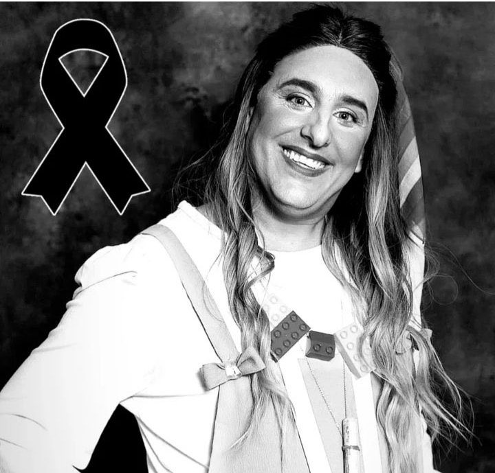 Desde nuestra agrupación rotos ,nos sumamos a la inmensa pérdida de Juanjo <a href="/CChavales/">🎭🎭LOS CHAVALES🎭🎭</a> nuestros compañeros hermanos, en estos momentos muchísima fuerza y ánimo a todos , que descanse en paz, corazón más grande no lo hay ,lo que necesiteis aquí estamos <a href="/CarnavalMLG/">Carnaval de Málaga</a>