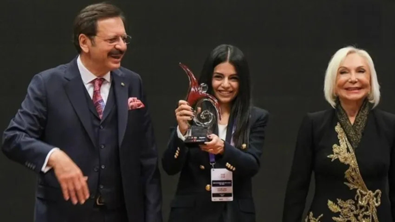 ✍️Senem Nur Pektaş yazdı | 'Simli kağıtlara sarılı' kadın işçi düşmanlığı: Patiswiss

🔹Marketlerde, mağazalarda "Patiswiss işçi düşmanıdır, kadın düşmanıdır" diyerek teşhir edelim.

➡️tinyurl.com/bddrbpdh