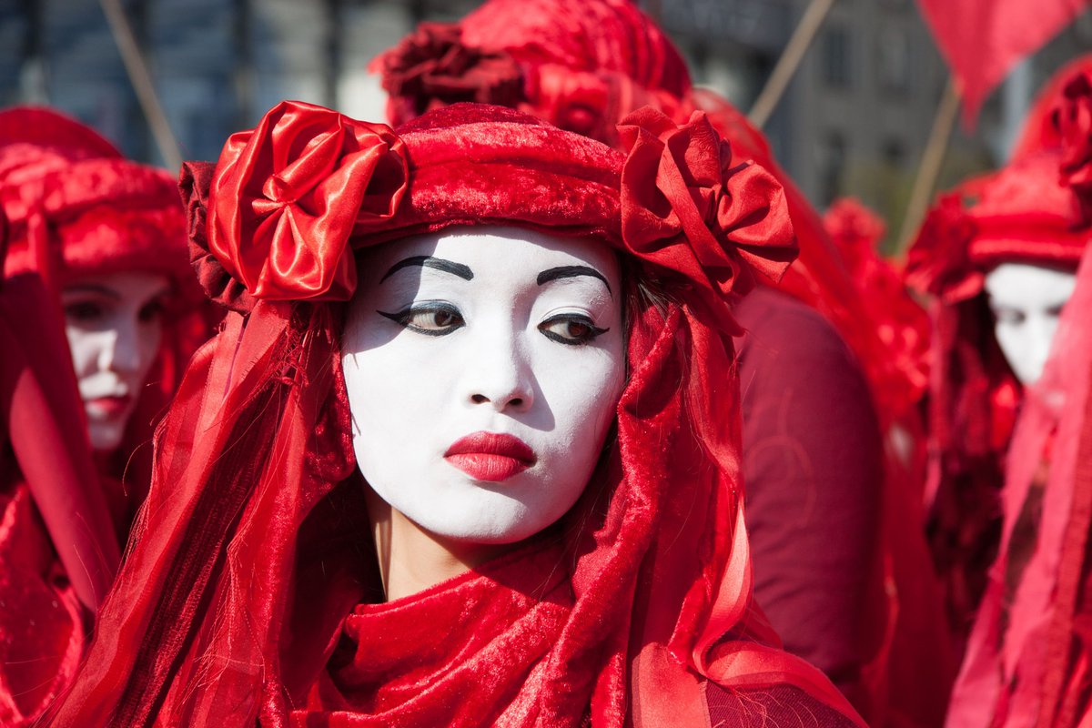 anais_auge's tweet photo. My paper about #Blood &amp; #Artivism &amp; @ExtinctionR   Protest is published in https://t.co/8qyjKf8RFf (presented during  @RaAMconf)

This combines #Arts, #PerformingArts, and #Linguistics to analyse the public impact of Artivism

https://t.co/R94gEdLQEe https://t.co/bvldrRoIpD