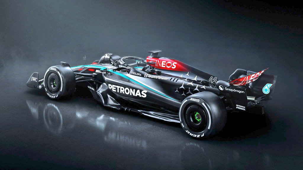 🚨 W15, nombre de la primera gran revolución de la pretemporada.

✅ Nuevas suspensiones
✅ Nueva caja de cambios
✅ Tendencia RedBull
✅ Vuelve el plata en el año de despedida de Lewis

Es bonito!!! #W15 #MercedesF1