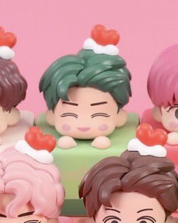 tarostyle_'s tweet photo. Alguém teria interesse nesse bonequinho do taeil + sticker + photocard do boneco? 

Valor ficaria mais ou menos uns 70/80 reais +fretes (vai depender da ceg q eu conseguir entrar e valor do frete dividimos também) 

CCOMAZ VALENTINE's CAKE https://t.co/sOmnRA91vb
