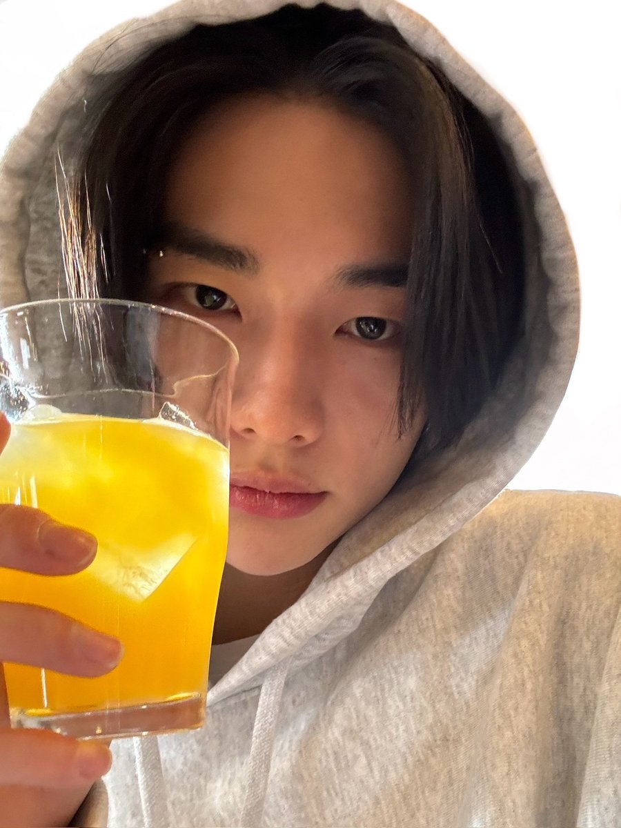 yeonexn's tweet photo. 너무 달콤한 발렌타인선물이잖아🥹🫰💛 https://t.co/AOf7KZrs8F