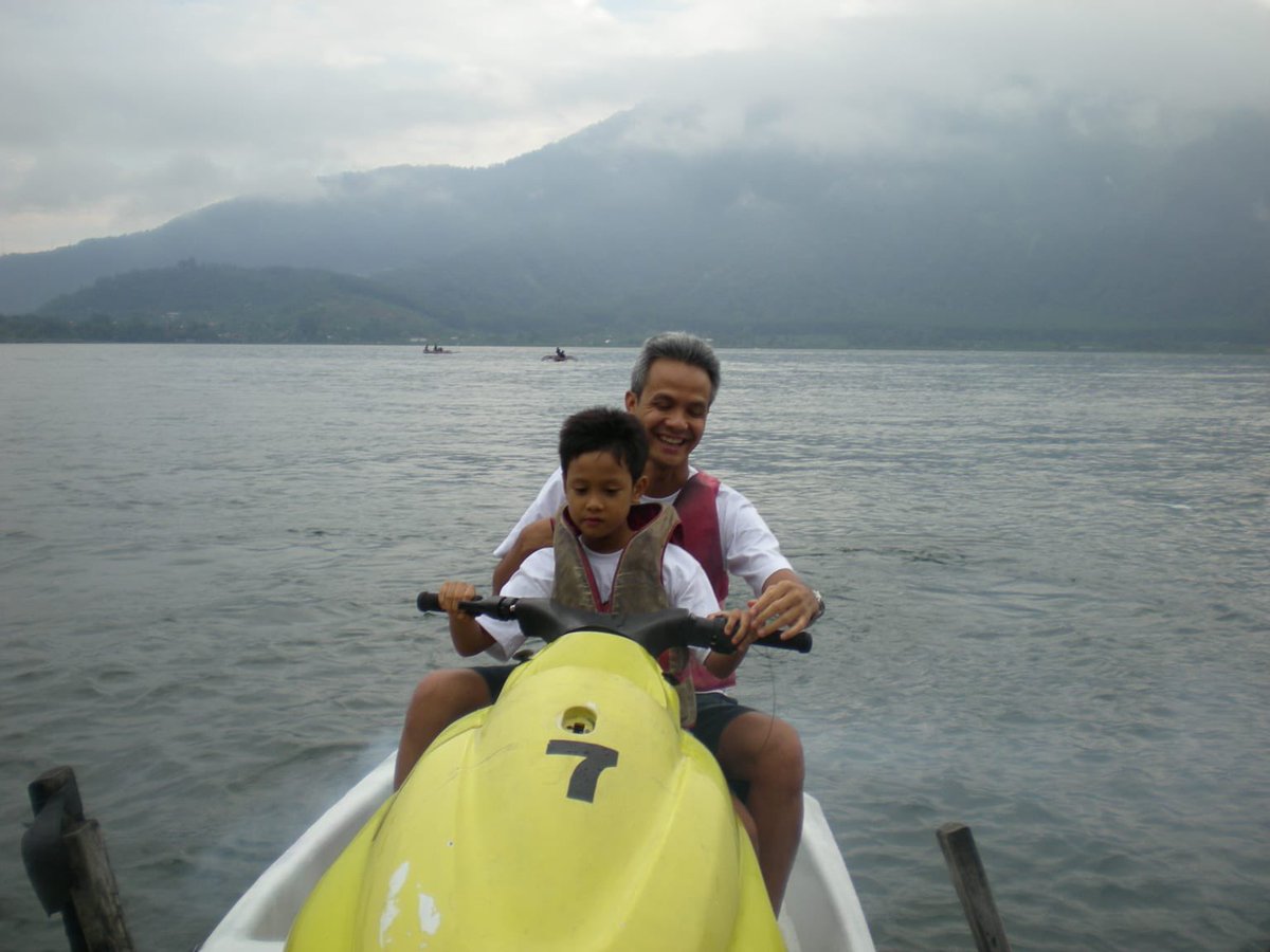 Tidak malu dan menyesal untuk berjuang. God's greatest gift is giving me chance to call you ayah