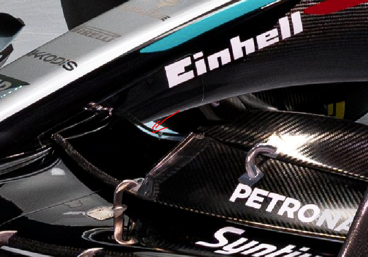F1__PS's tweet photo. Mega ciekawa rzecz. Zgodnie z regulaminem wszystkie cztery płaty przedniego skrzydła muszą mieć fizyczne połączenie z nosem. Mercedes stworzył "niezależny płat" na skrzydle łącząc go z nosem cieniutkim elementem by regulamin był spełniony. #via1 #F1PL #W15 https://t.co/qcSi0qnxnH