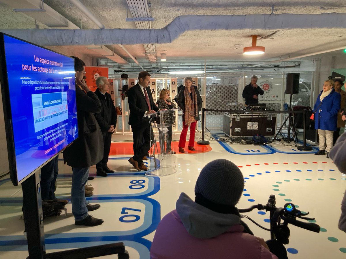 VeloCiteBdx's tweet photo. [#Metstation] 
En direct de l’inauguration du nouvel espace de stationnement sécurisé 🚲dans le parking du 8 mai 45 (Mériadeck) de @MTPK_Bordeaux !

➡️ Un saut qualitatif énorme dans les services proposés aux 🚲

➡️ Notre collaboration tout au long du projet saluée unanimement 👍 https://t.co/321Ks5i9Wg
