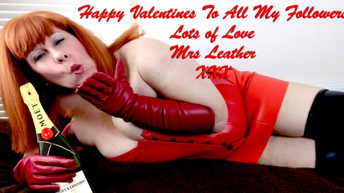 Happy Valentines Day To All Who Follow me xxx https://t.co/tVH77GDNKU ❤️💋🍾 https://t.co/UfMGeaxlxt<a href="/tag/linkinbio"class="tags"><span>#linkinbio</span></a>