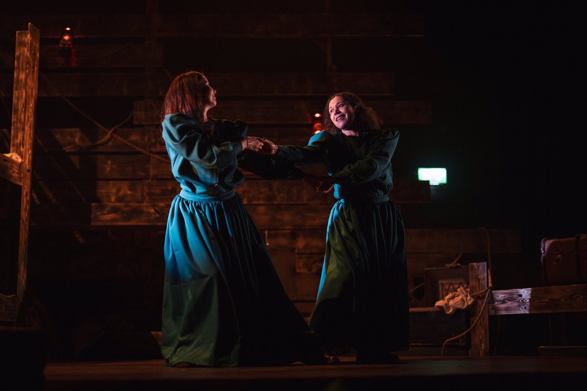 QuintessencePro's tweet photo. #BelfastGirls isn’t just a political &amp; historical play: at its heart lies a beautiful queer #Love story
Come share the love this #valentines week @solsticearts 16th &amp; 17th Feb. Tickets: https://t.co/1SqTgTMr7S

Presented with @antainarts 

#ValentinesDay #louthchat #LoveStory https://t.co/TV8W4E7NMD