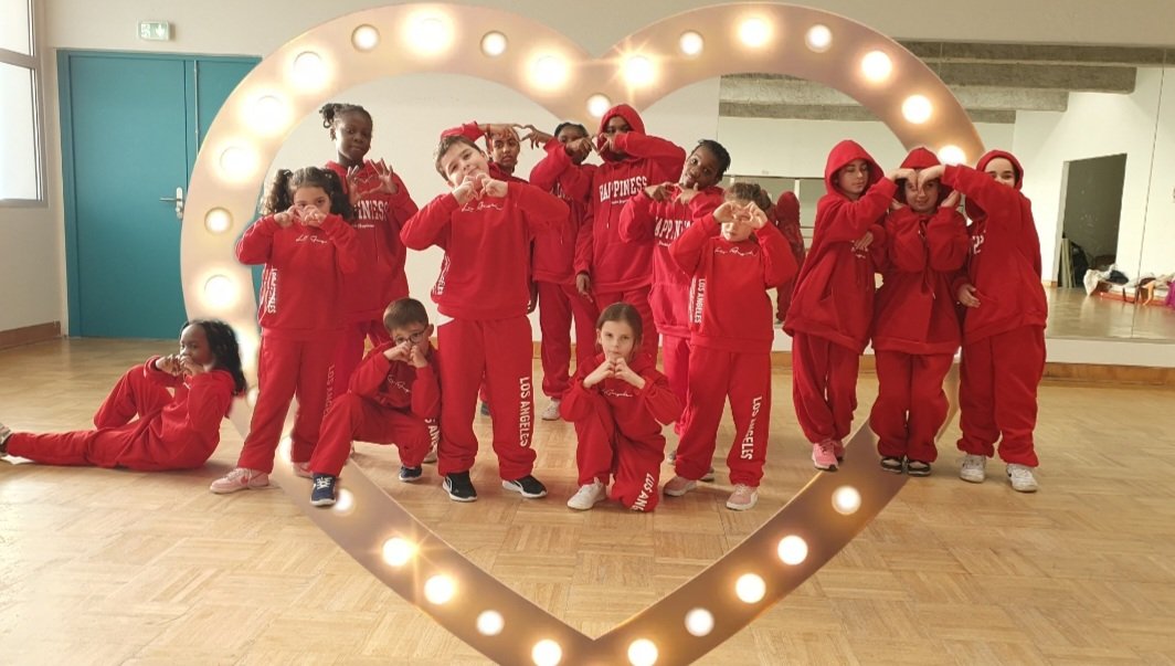 deborahguetta's tweet photo. ❣️14 février❣️ mes élèves vous envoient plein de L.O.V.E pour la St Valentin 2024.
On crie OUI à l'amour, on profite de chaque instant avec son https://t.co/I9gK2RO5xy, famille, amis ♥️🌶🥰
#redsauce #spicy #vday24 https://t.co/z4BtHSio9p
