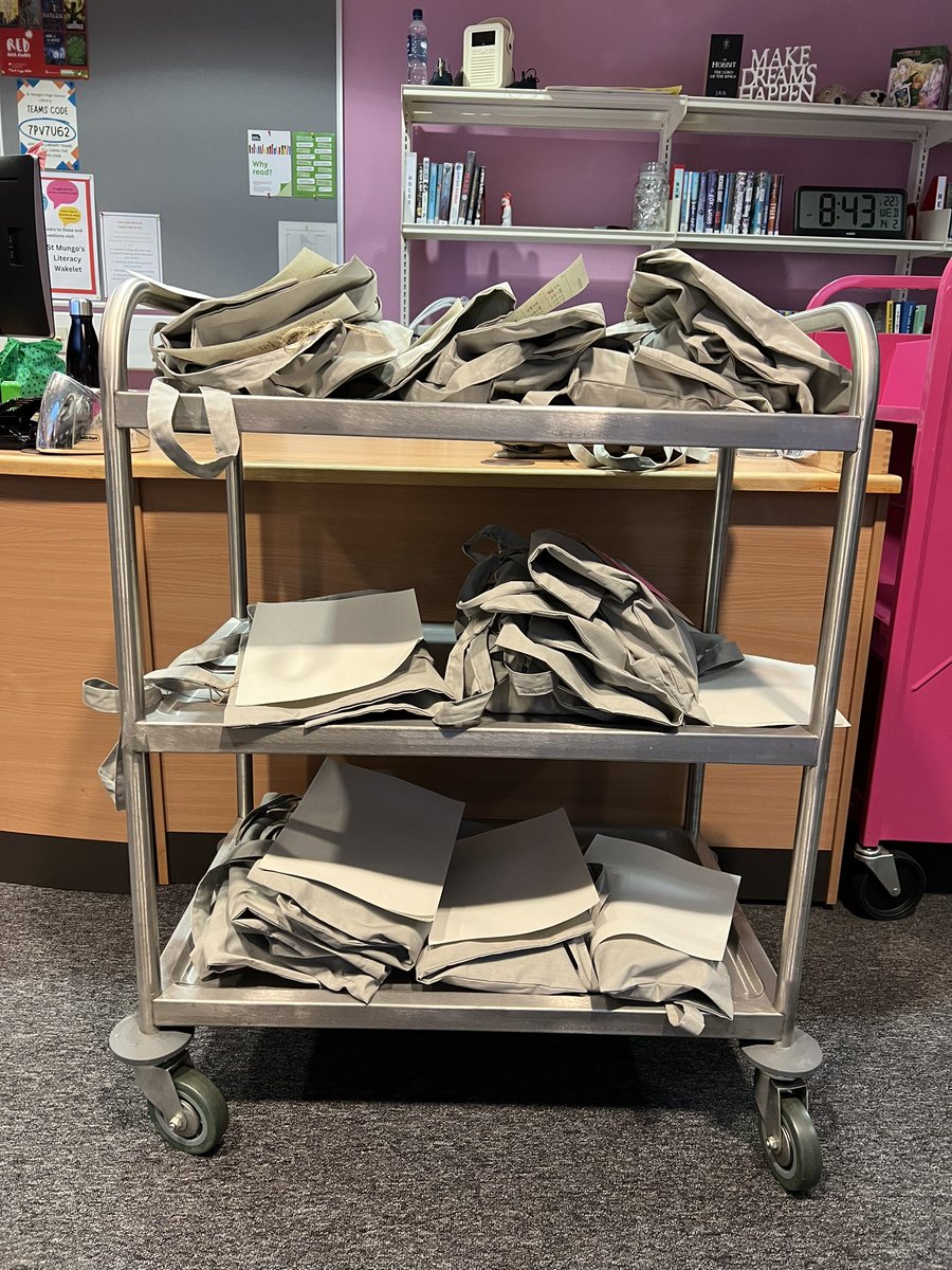 StMungos_Lib's tweet photo. Book gifting underway today with @cbeerclasswork !! Recipients so far have been over the moon with their #Valentine2024 gifts. Much love to the @stmungospta1 without whom this wouldn’t have happened! #ReadForEnjoyment #BookLove https://t.co/c0mVKCt8XM