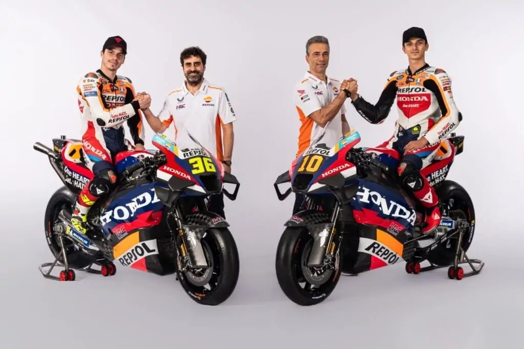 AntonioRamosGP's tweet photo. ¿Cuál es la nueva era del Repsol Honda?

New era of the Repsol Honda #MotoGP Team ? 

Léelo ya en @RacermediaE 

Read it now at https://t.co/IqOhZ0sg5F

https://t.co/rKvx2OIxsF https://t.co/BEADBoRE41