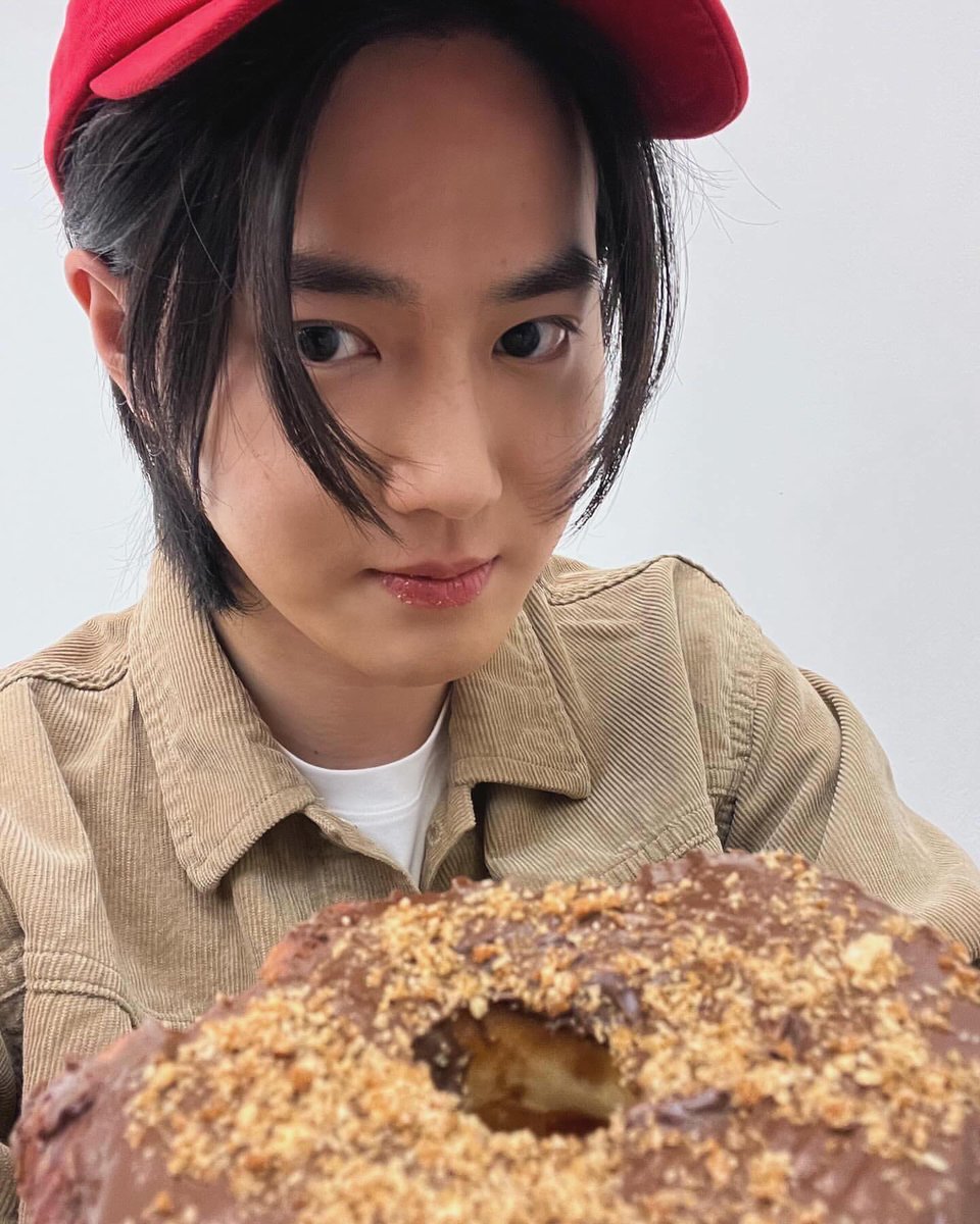 knockknock0408's tweet photo. SUHO ins : Happy Valentine🍫🍩❤️ https://t.co/JCSMpzyhnE