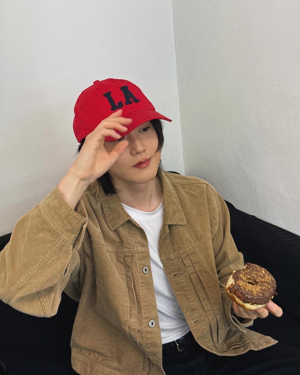 knockknock0408's tweet photo. SUHO ins : Happy Valentine🍫🍩❤️ https://t.co/JCSMpzyhnE
