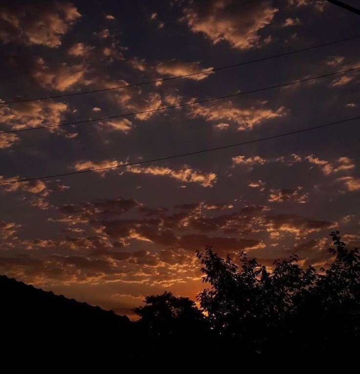 من بلخره به اون هدفی که دارم میرسم چون اگه قرار بود ازش دست بکشم زودتر از اینا خسته میشدم، ولی هرچیم بشه بازم اون رویا تو ذهن من وجود داره و میدونم یه روز به واقعیت تبدیل میشه.