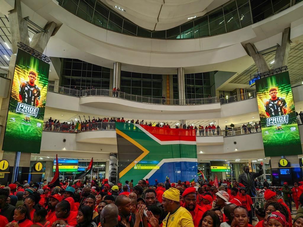 White racist and Clever Black's wanted to embarrass bafana bafana, the mighty @EFFSouthAfrica said not on our watch 🙏🏿

#ThankYouEFF