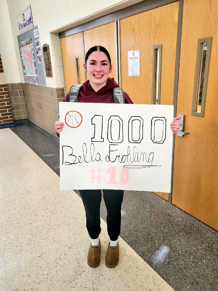 IHDreamsAAU's tweet photo. Not the season ending they wanted, but 2024 SG Bella Frohling wrapped up a very successful HS career by reaching the 1,000pts scored milestone in her final game with @MarengoGBB. We're proud of you and are excited to see what's next. 🏀💪🏽📚👩🏻‍🎓 https://t.co/AFyJxCltW7