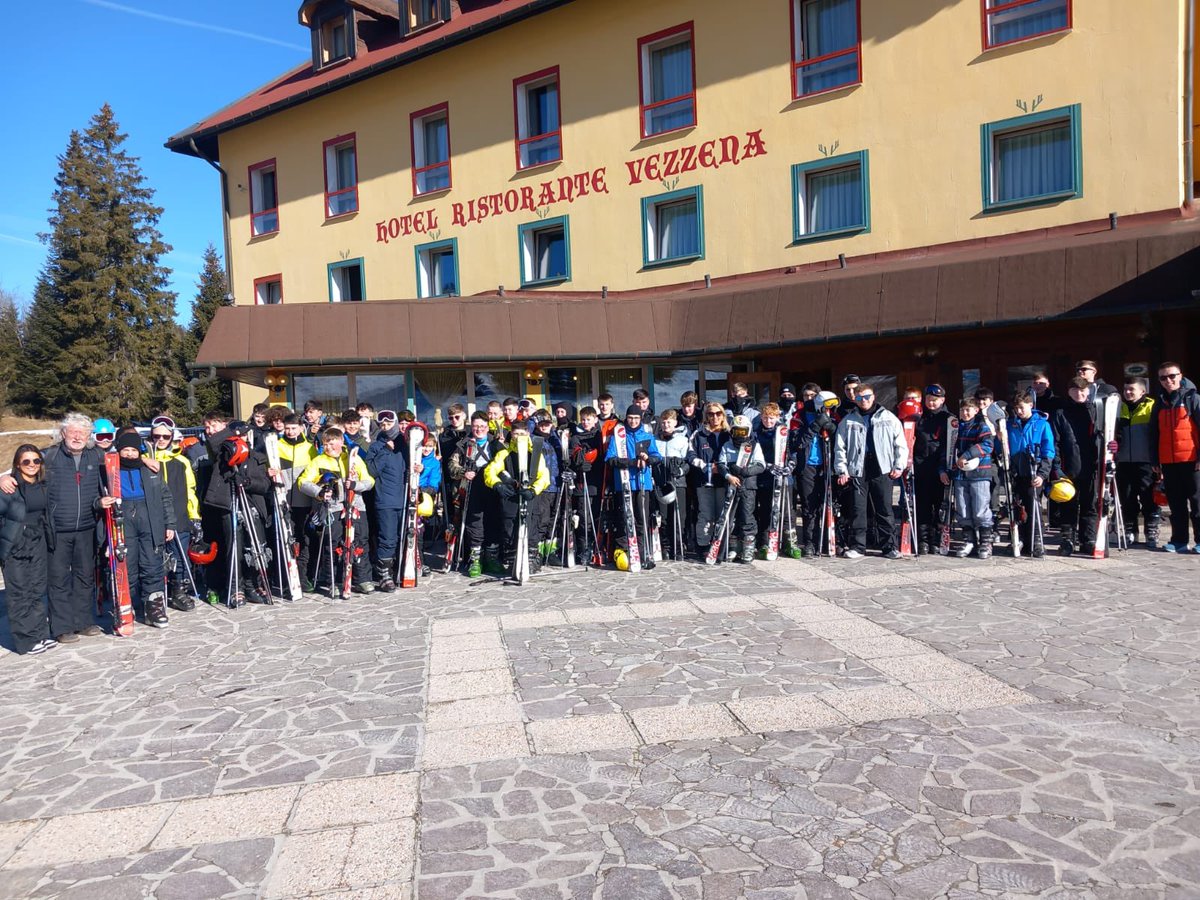 grainnerry's tweet photo. Moyle Park College ski trip day 2 underway ⛷️ 🇮🇹 @moylepark https://t.co/dF9fJOgA7A