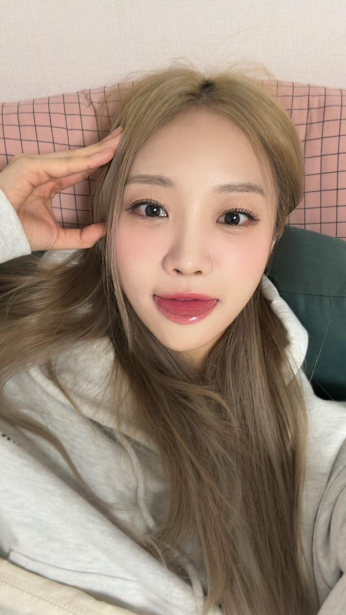 yulmu_223's tweet photo. 에이미 얼굴묘사 왤케 잘해 ㅋㅋㅋㅋㅋ
망구                           놉
도희                           제이제이 https://t.co/mWpT2SAJao