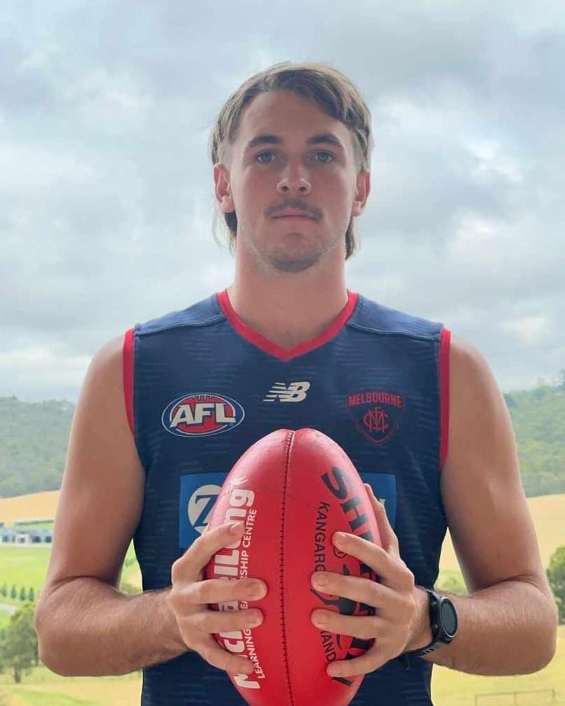 Congratulations to another of our young stars from #TennantCreek.

Former, Sporties Spitfires player, Andrew Green has a new contract with #VFL club, the #CaseyDemons. 

Well done Andrew and we all look forward to following your journey towards playing in the @AFL.