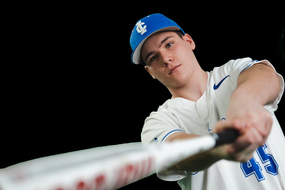 Getting into the swing of things. 

Scrimmage vs Coe College this Sunday at The Joe @ 11am. 18 innings.

#BlueboysBaseball