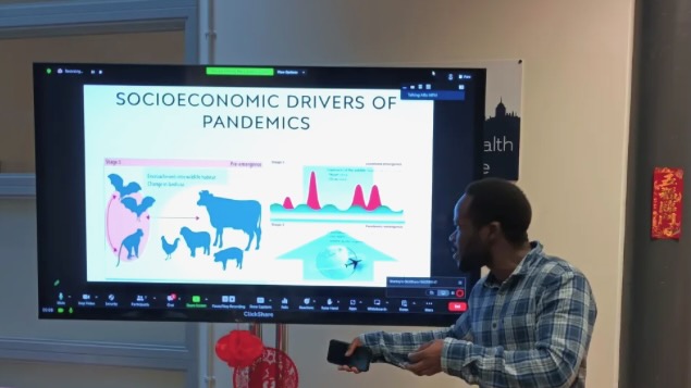PSIOxford's tweet photo. Last week students on @UniofOxford's MSc International Health & Tropical Medicine programme explored the #WickedProblem of pandemics, in a focused day led by PSI's @Alice_J_Norton.
Find out what they discussed ⬇️
https://t.co/br4Mey6WSb
@TropMedOxford @NDMOxford https://t.co/y3vLcF2Iww