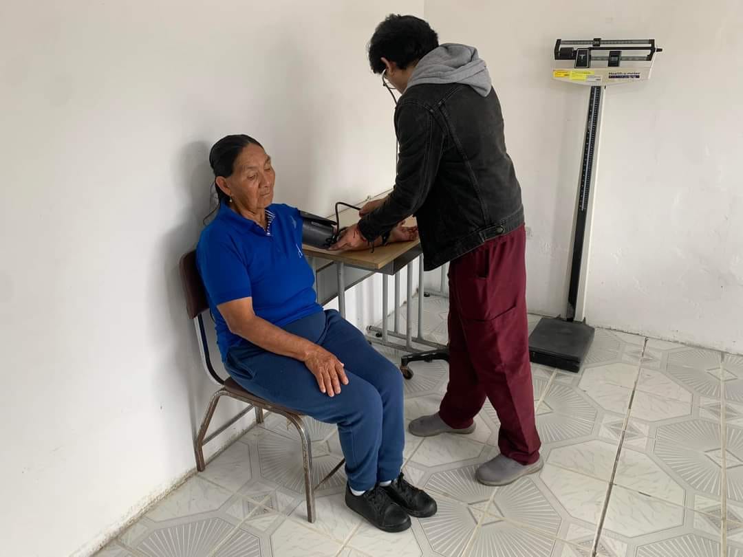 Salud_Napo's tweet photo. 1/2 #Quijos | Cumpliendo con nuestra misión de garantizar la salud pública a todos los ecuatorianos, Carlos Chang, Director Distrital 15D02 de @Salud_Ec participó de la apertura del nuevo Puesto de Salud Itinerante ubicado en la parroquia Sumaco.  #EstoEsEcuador #ElNuevoEcuador https://t.co/TcRjZoHMW0