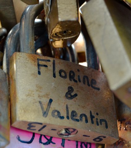 weWeLockLove's tweet photo. 😍Joyeuse Saint-Valentin ! 💖🔒

A tous les Valentins du jour ... et pour toujours ! 💎

🥰 Happy #ValentinesDay ! 😘

#lovelocks #lovelockbridge https://t.co/vwkm2rYbsg