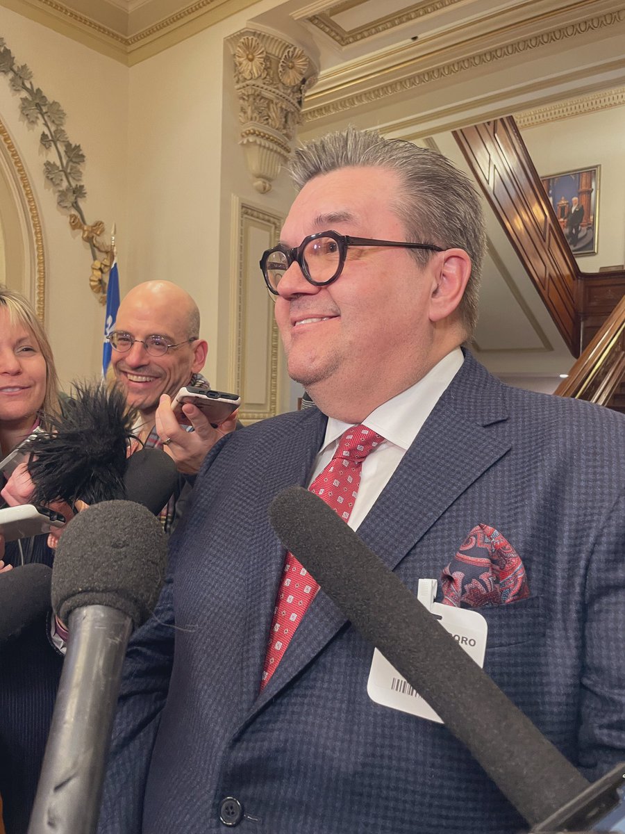 Denis Coderre, de passage à l’Assemblée Nationale comme simple citoyen, déclare que s’il se présente à la chefferie du PLQ et qu’il remporte, se présenterait dans une circonscription de la Rive-Sud de Québec #polqc #AssNat