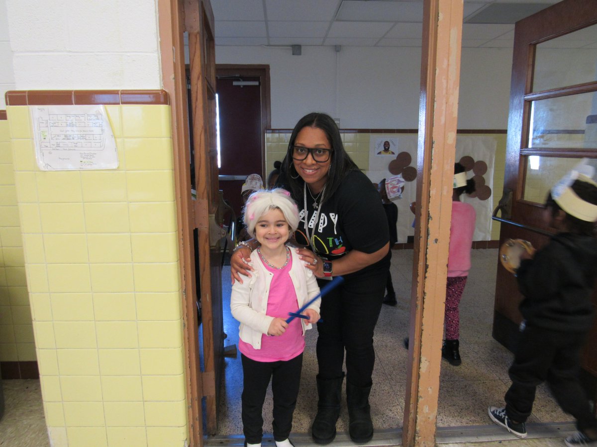 Olive Branch (@olivebranch415) on Twitter photo Students and staff had fun parading into the 100th day of school! <a href="/PPSPREK/">Portsmouth Public Schools Pre-K Program</a> <a href="/ebracyPPS/">Dr. Elie Bracy III</a> <a href="/cardellpatillo/">Dr. Cardell Patillo, Jr.</a> <a href="/in8days/">Renee Hailes</a> <a href="/nicscud/">Nicole DeVries</a> <a href="/morbull757/">Sharon Bullock</a> <a href="/DrPSW_PKC/">Dr Pat Williams-PPS PreKC</a> <a href="/deloach_dianne/">Dianne Deloach</a> Students and staff had fun parading into the 100th day of school! <a href="/PPSPREK/">Portsmouth Public Schools Pre-K Program</a> <a href="/ebracyPPS/">Dr. Elie Bracy III</a> <a href="/cardellpatillo/">Dr. Cardell Patillo, Jr.</a> <a href="/in8days/">Renee Hailes</a> <a href="/nicscud/">Nicole DeVries</a> <a href="/morbull757/">Sharon Bullock</a> <a href="/DrPSW_PKC/">Dr Pat Williams-PPS PreKC</a> <a href="/deloach_dianne/">Dianne Deloach</a>