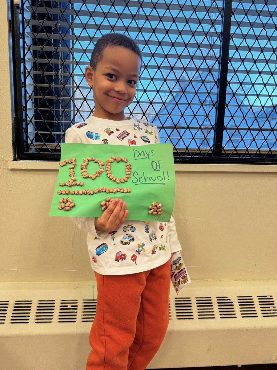 khccnyc's tweet photo. Look at these cute faces🤩 Friday was our students 100th day of school! Congrats guys, keep up the great work! 😌 

#KHCC #khccares #khccelebrates50 #Bronx https://t.co/MpBWrfvNd1