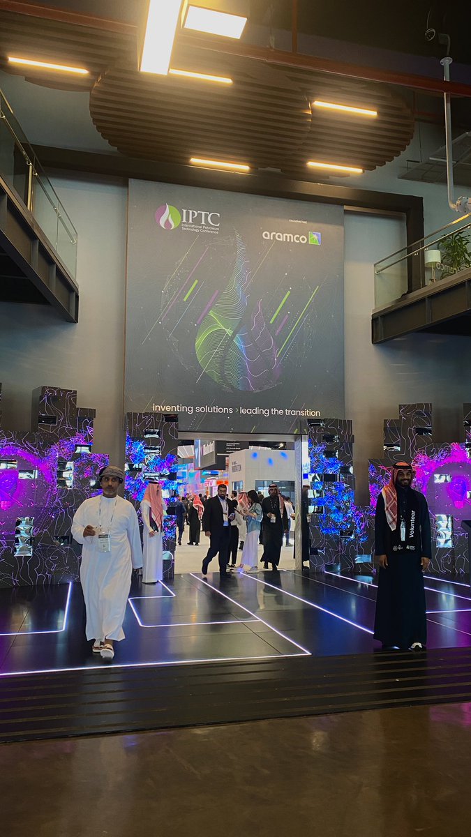EffAey___'s tweet image. عدنا للتطوع مع مؤتمر البترول والتقنية العالمي في معارض الظهران💙
شكرًا فريق #IPTC !🙏🏼