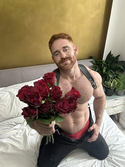 Happy Valentines Day! 😘😜🥵  Come spend it now with me. We can chat and more gorgeous!   ❤️😘 https://t